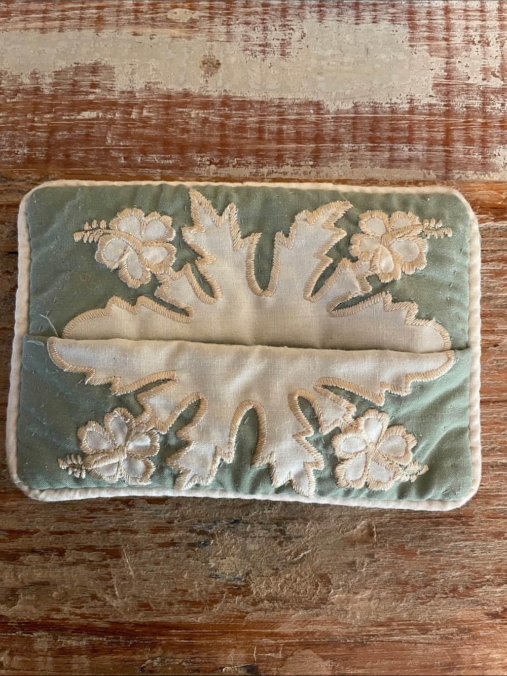 Hawaiian Tissue holder. Mint.
